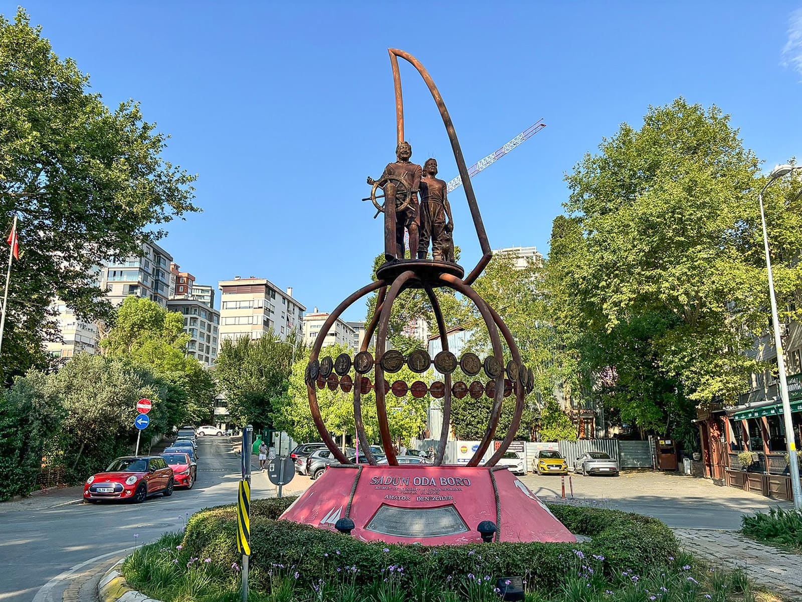 The Memory of Amateur Seamanship: Sadun Boro and Amateur Sailors Monument