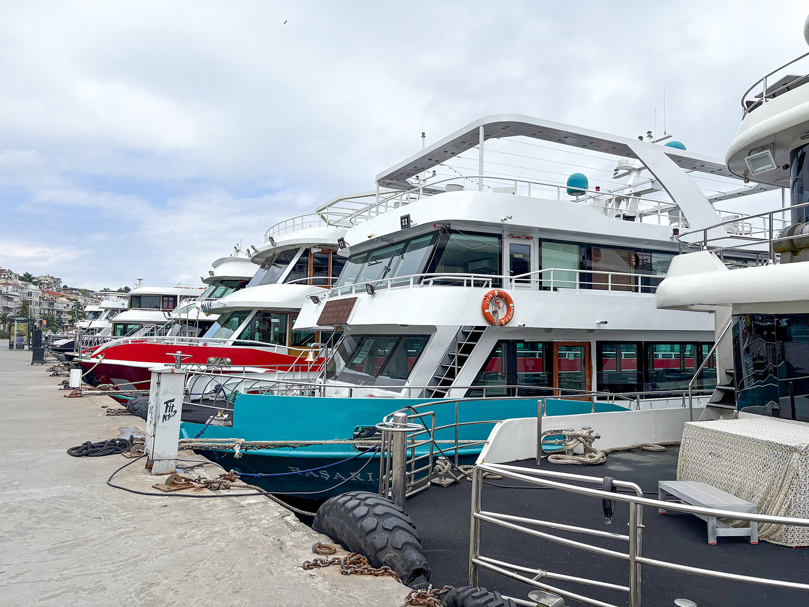 Hardworking boats of the Bosporus 