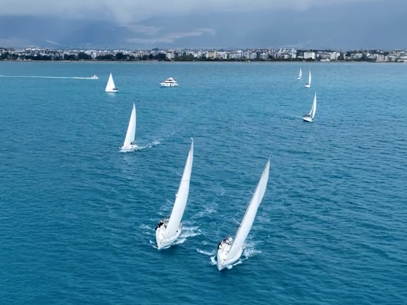 Finike’de bir ilk yaşandı, Portakal Çiçeği Yat Yarışları başladı